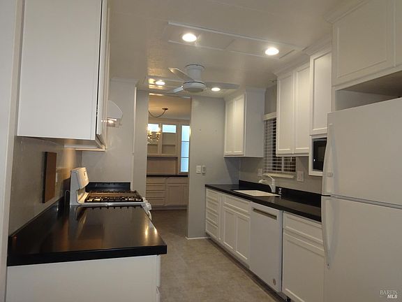 3rd image of 102 Royal Oak Court