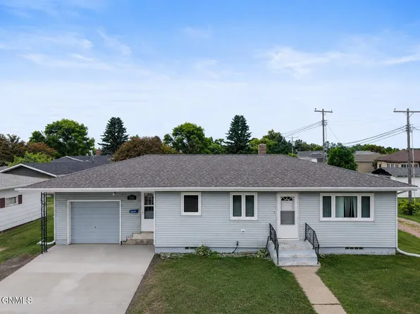 315 Avenue C E, Napoleon, ND 58561