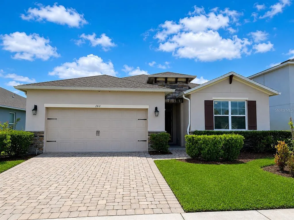 4 bed, 2.0 bath, 2047 sqft, $2,250 — Photo 2