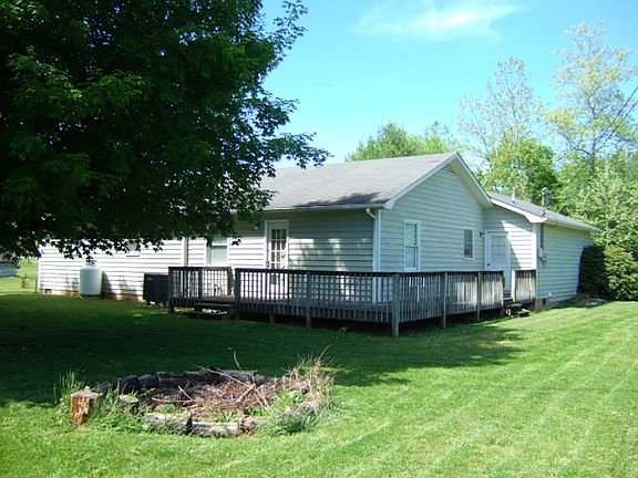 3rd image of 140 Lunceford Ln