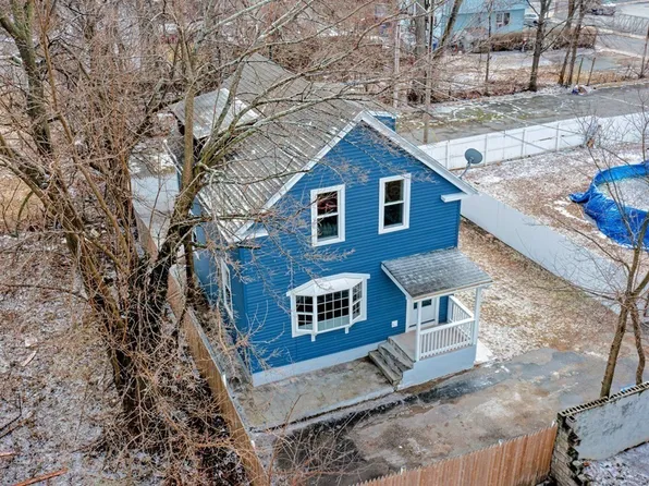 11 Carpenter Ct, Springfield, MA 01109