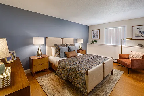 Floor plan 1 Bed/1 Bath with Many Closets