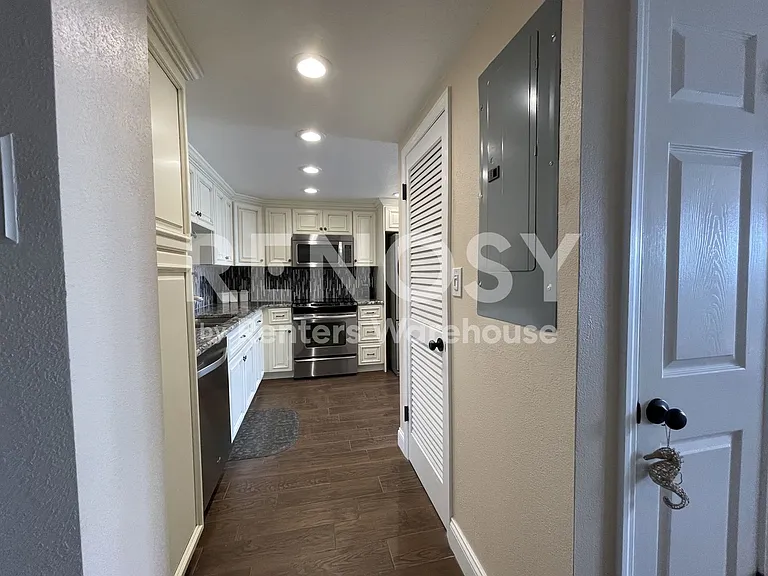 51 Island Way #906 — Photo 12