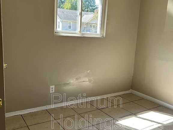 3rd image of 1043 Neville Ave