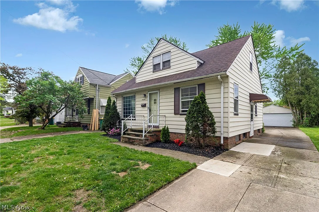 14116 Rockside Rd photo 1