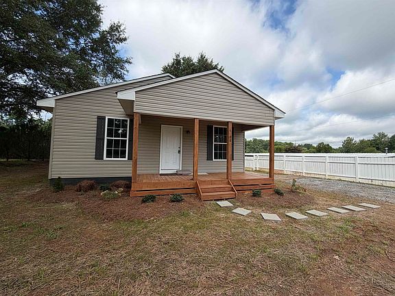 3rd image of 98 Blackstock Rd