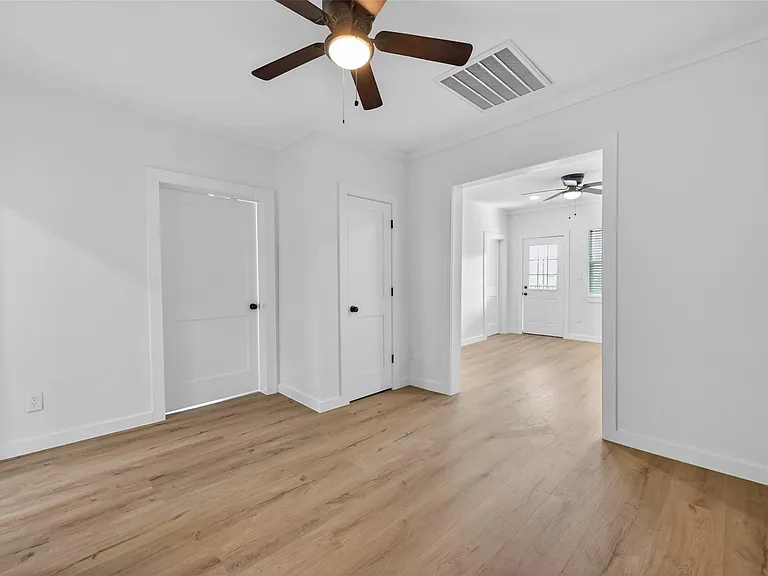 2202 Hutchins St #D — Photo 8