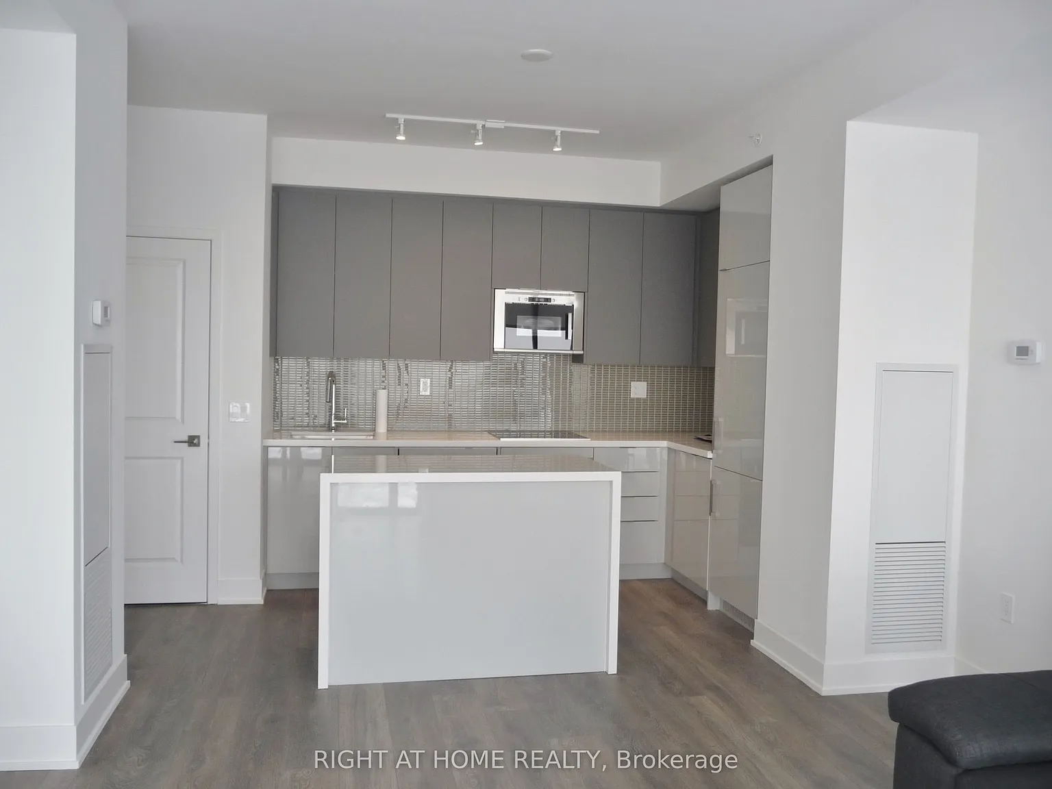 2 bed, $2,900 — Photo 4