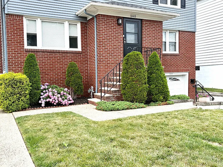 340 New York Ave #2 — Photo 2
