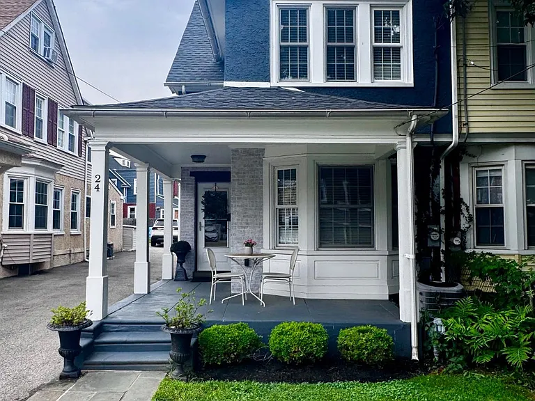 24 Thomas Ave — Photo 1