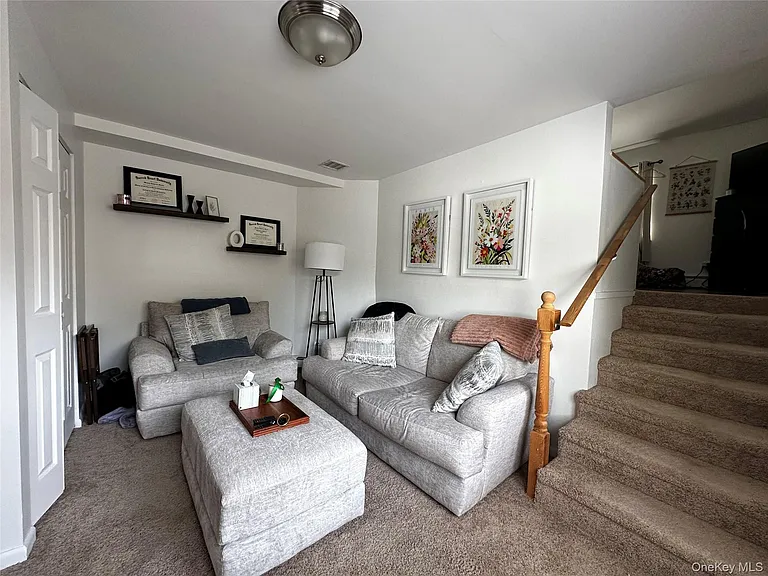 18 Green Pl — Photo 1