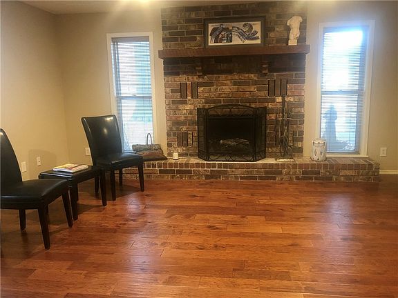 2nd image of 2918 Richwood Cir
