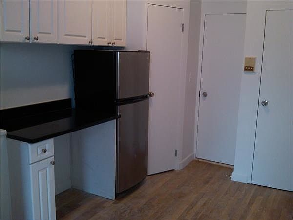 2nd image of 187 E 93rd St