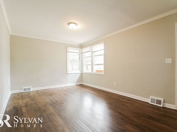 3rd image of 606 Pine Creek Dr