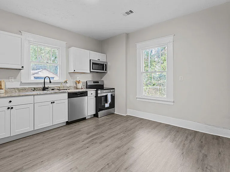 1307 Beman St — Photo 7