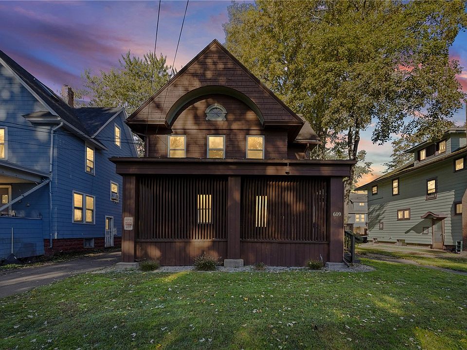 1st image of 609 Main St