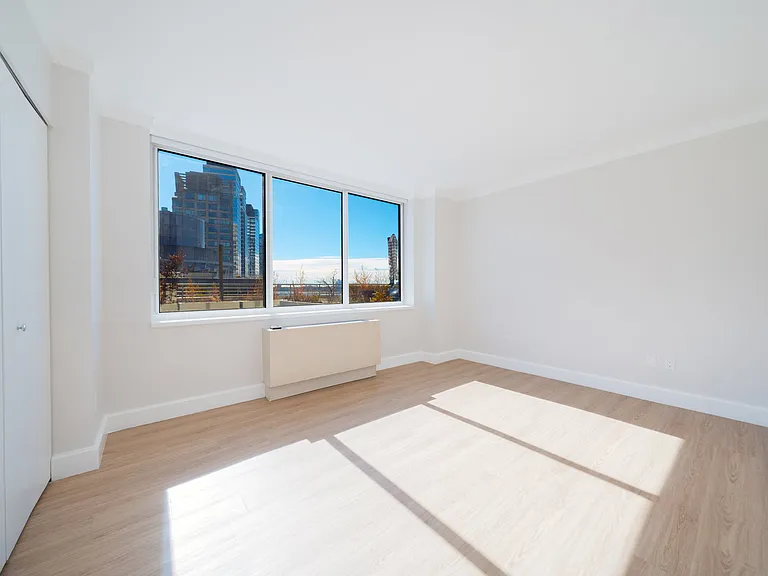 140 Riverside Blvd #2204 — Photo 10