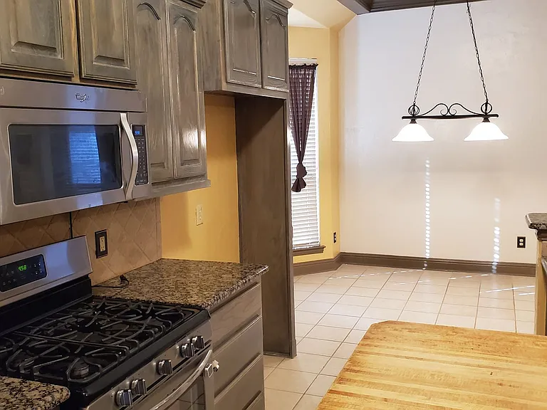 1621 Colonial Dr — Photo 17