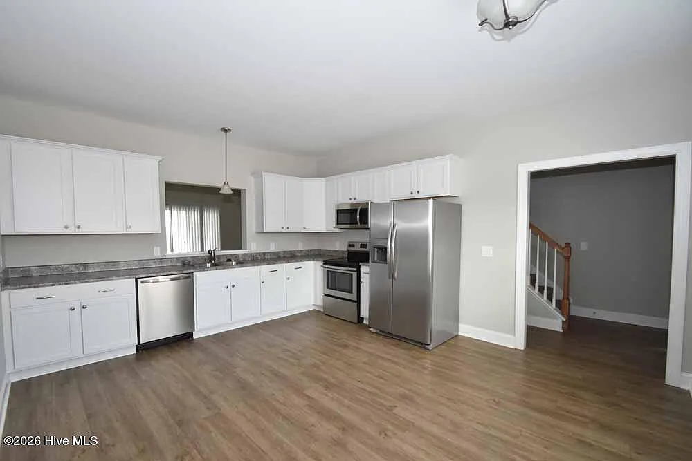 3 bed, 2.5 bath, $1,650 — Photo 3