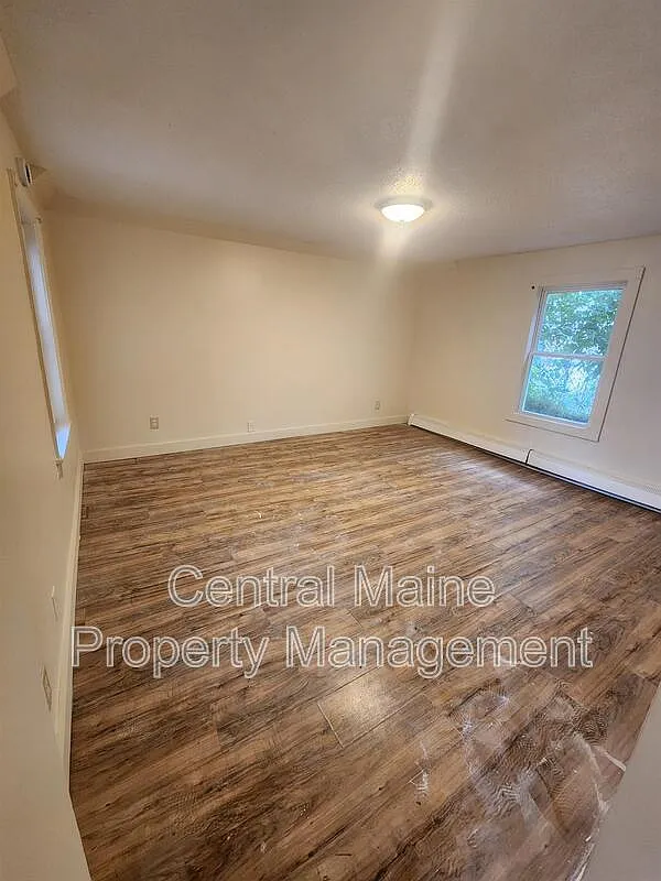 3 bed, 1.0 bath, $1,690 — Photo 3