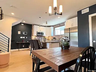 2 bed, 2.5 bath, 1544 sqft, $2,900 — Photo 2