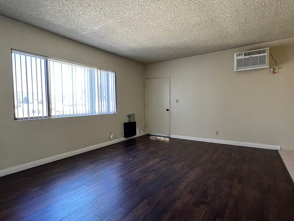 1st image of 3250 Del Mar Ave #3