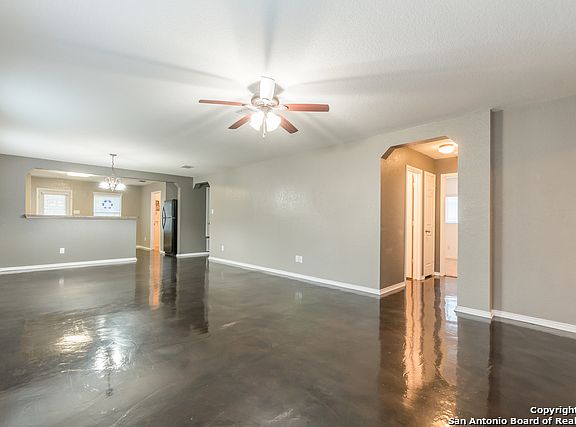 4th image of 8018 Oakmont Downs