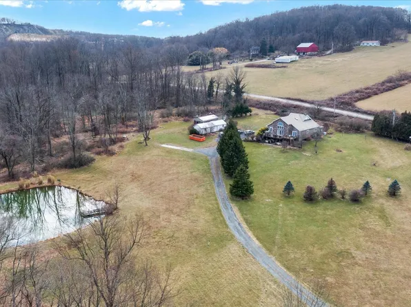 2020 Mount Laurel Rd, Fleetwood, PA 19522