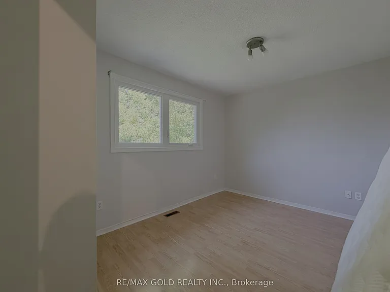 166 Harmony Rd S — Photo 12