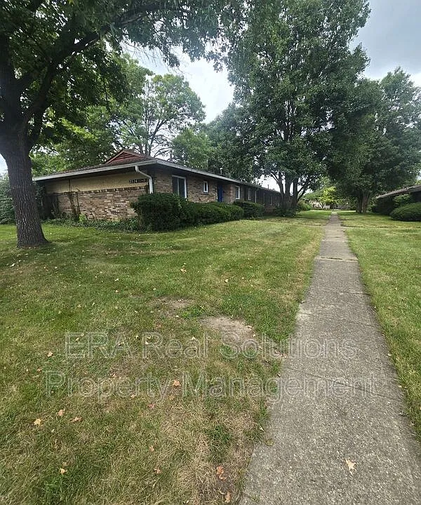 2324 E North Woodbrook Cres
