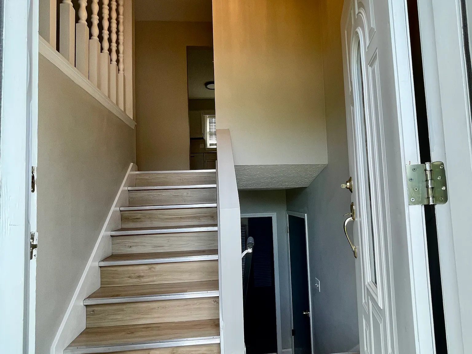4 bed, 2.5 bath, 1900 sqft, $2,250 — Photo 2