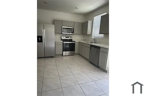 390 NE 12th St #390 Photo 1