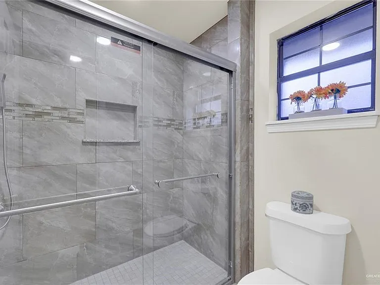 2039 W Umar Ave — Photo 9
