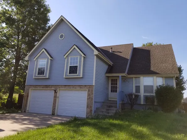 1901 Cherokee Dr, Greenwood, MO 64034