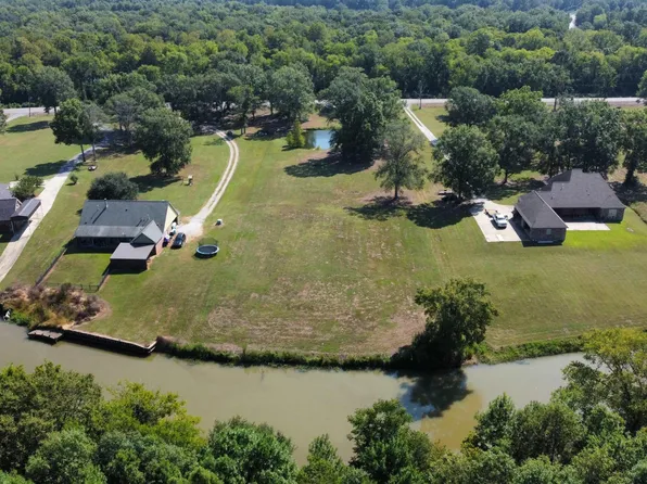 841 Poydras Bayou Dr, Port Allen, LA 70767