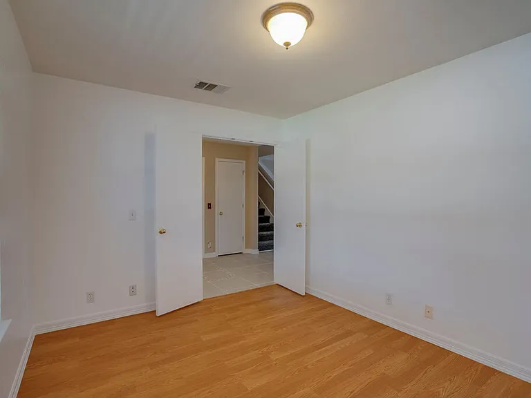 918 Estate Dr — Photo 4