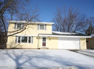 2183 Beam Ave E, Maplewood, MN 55109
