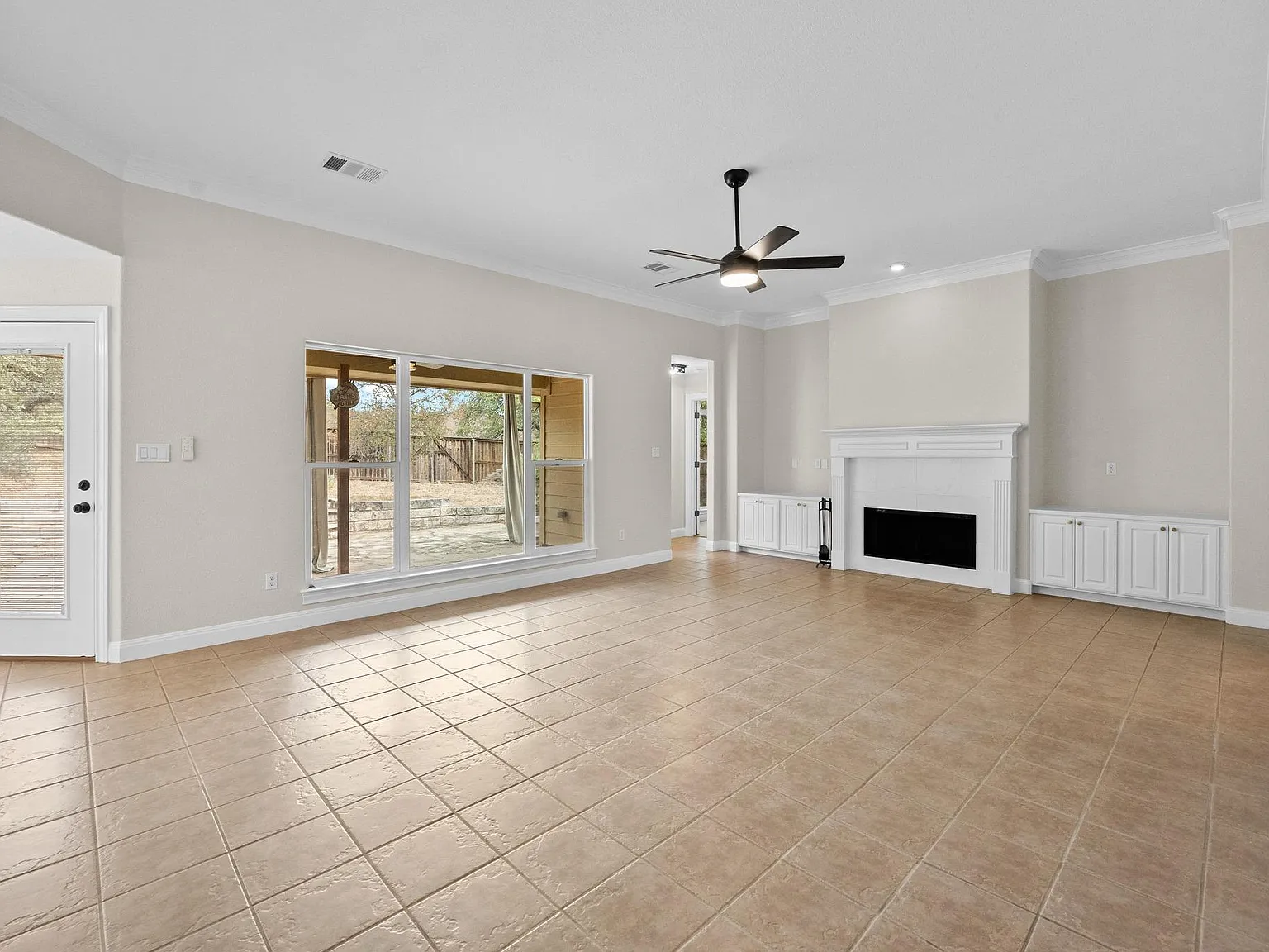 3 bed, 2.0 bath, 2056 sqft, $2,495 — Photo 4