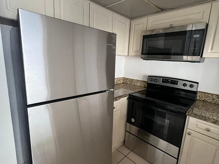 1917 SW 107th Ave — Photo 3