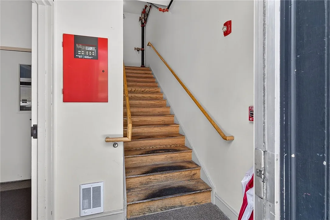 1 bed, 1.0 bath, 12090 sqft, $2,500 — Photo 3