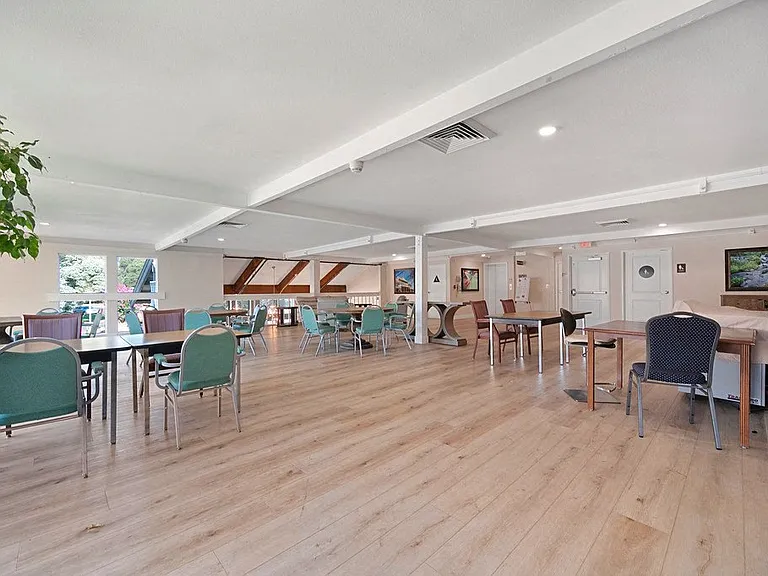 The Crest at Citrus Heights (55+) — Photo 28