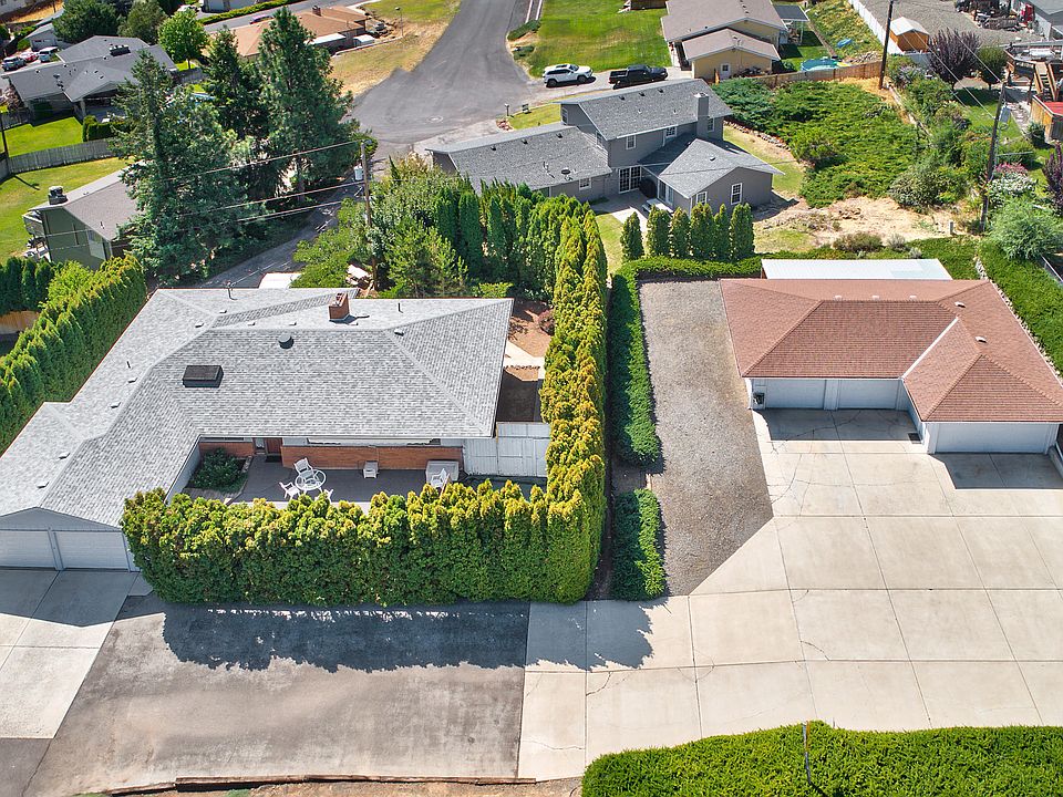 2nd image of 7902 Englewood Ave