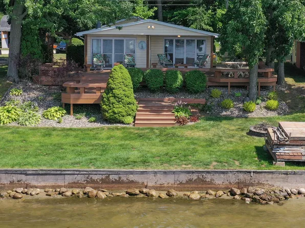 16250 E Lake Dr, White Pigeon, MI 49099