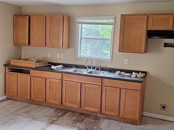 4th image of 503 S 6th St