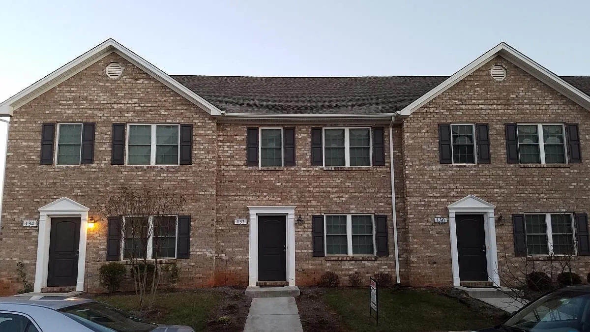 3 bed, 2.5 bath, 1600 sqft, $1,550 — Photo 1