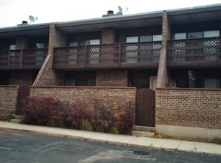 204 Kenneth Cir, Elgin, IL 60120