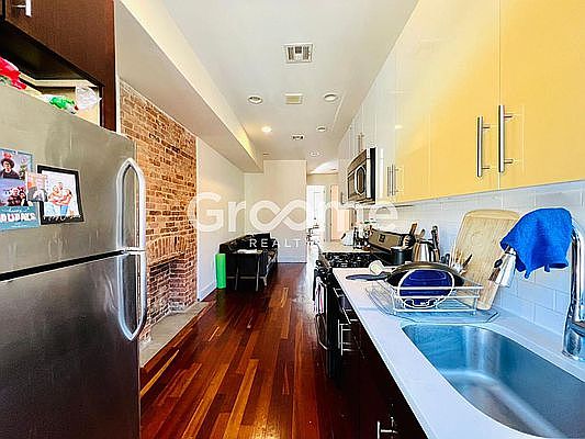 4th image of 114 Jefferson Ave APT 3