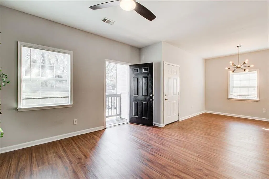 3 bed, 2.0 bath, 2470 sqft, $1,600 — Photo 4