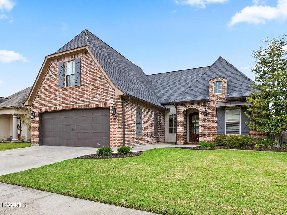 1st image of 210 Country Park Dr