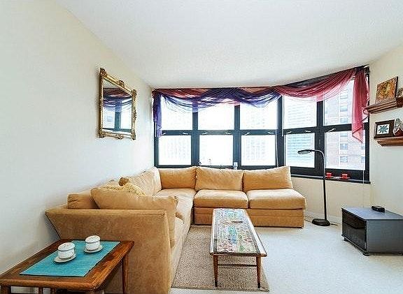 4th image of 3660 N Lake Shore Dr APT 913